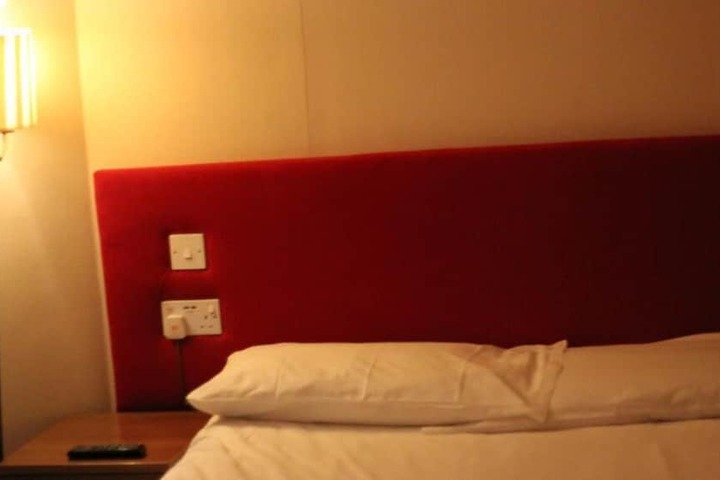 Room 4 of 6