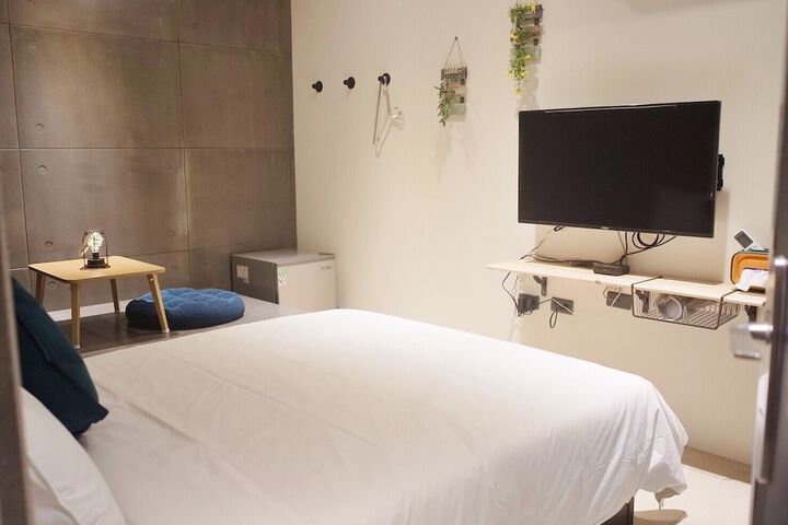Room 4 of 32