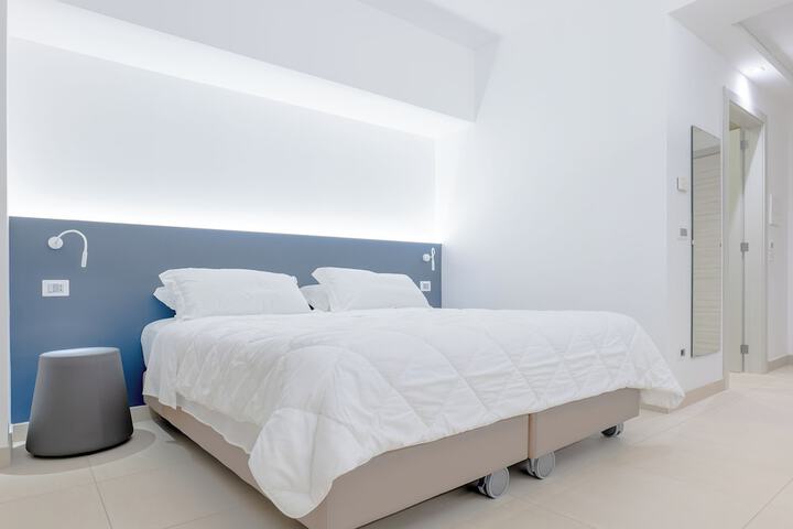 Room 10 of 42
