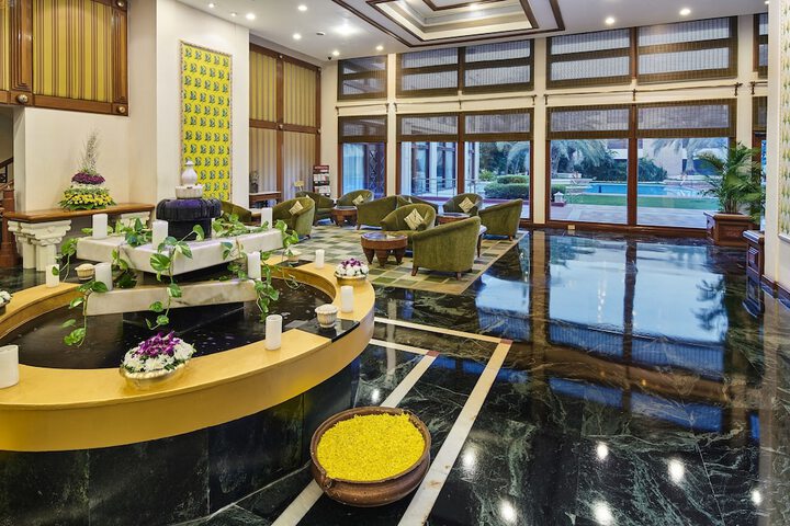 Entrance & Lobby