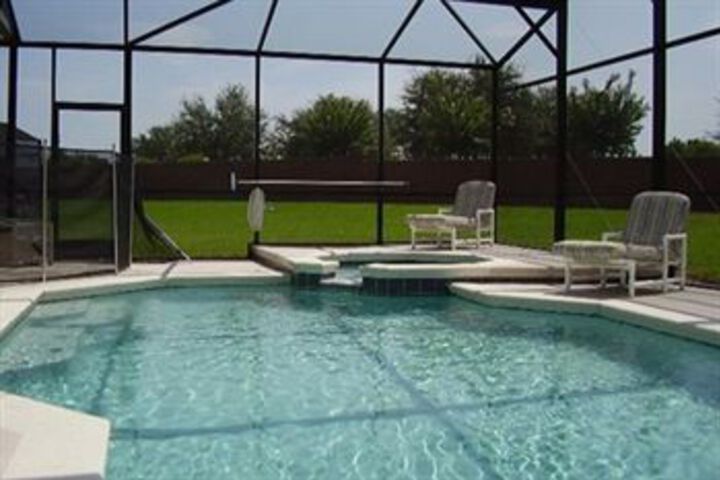 Pool 25 of 33
