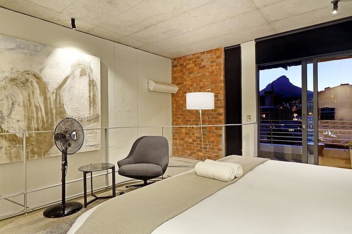 Room 4 of 18