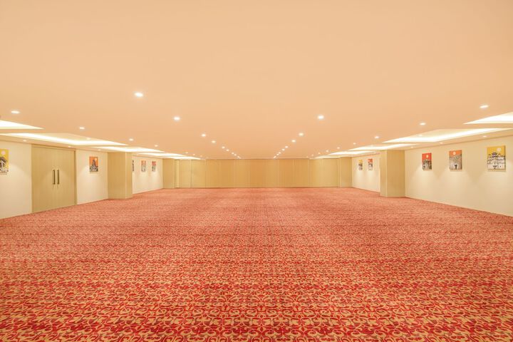 Ballroom/Hall 43 of 48