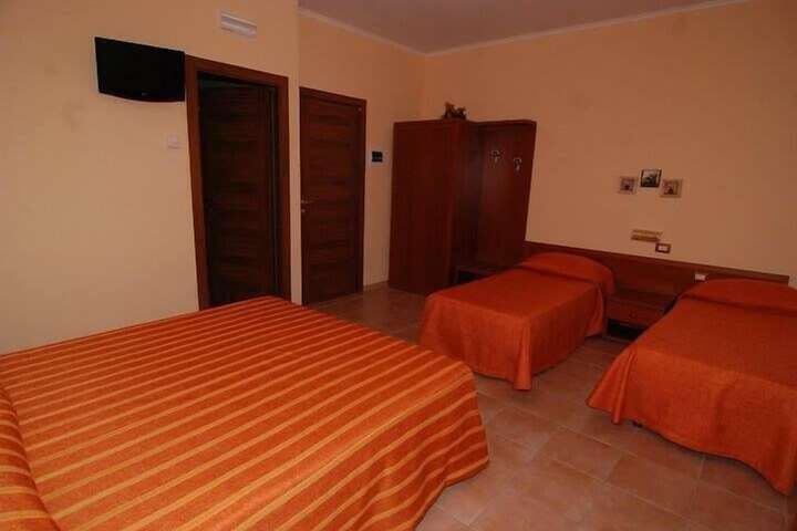 Room 5 of 18