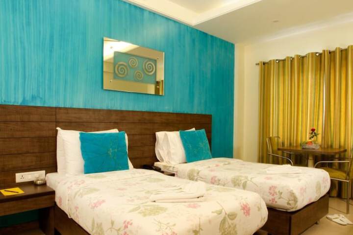 Room 8 of 34