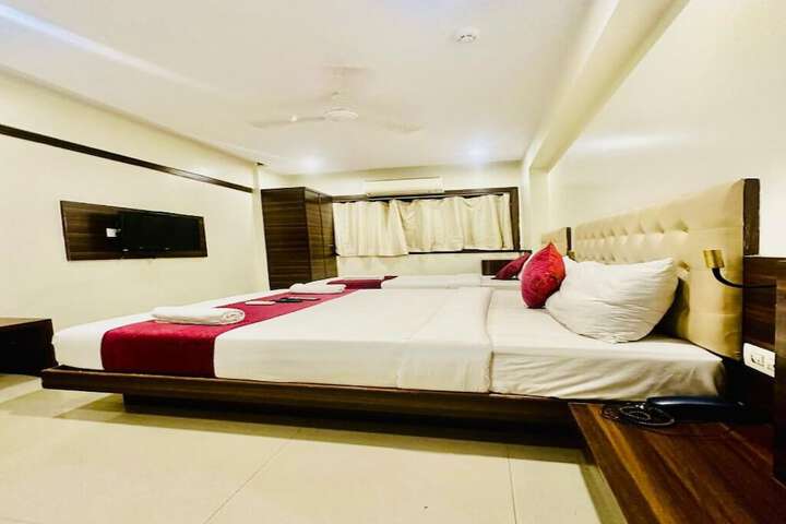 Room 10 of 16