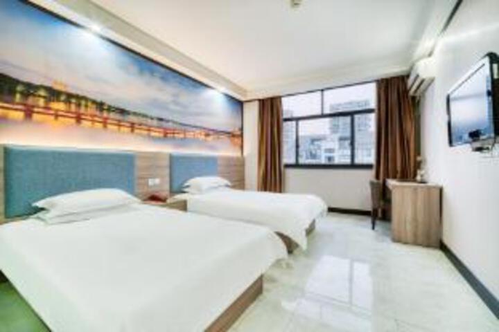 Room 6 of 6