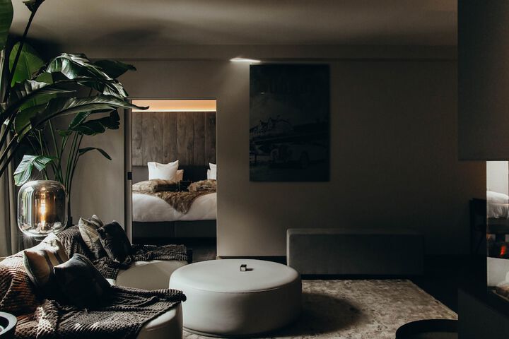 Room 19 of 102