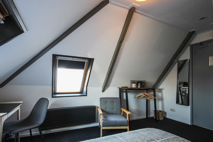 Room 33 of 35