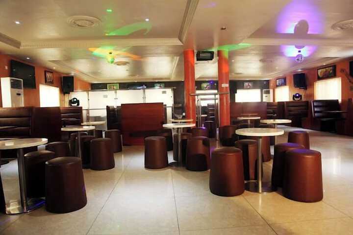 Lounge 41 of 57
