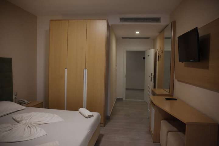 Room 14 of 15