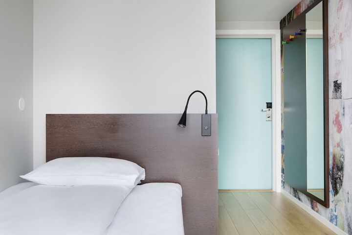 Room 15 of 53