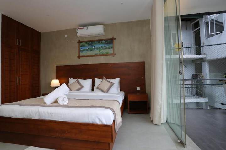 Room 12 of 32