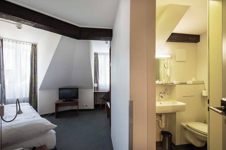 Room 13 of 45