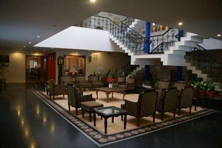 Entrance & Lobby