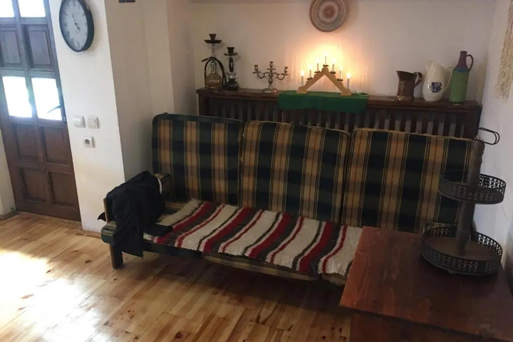 Room 3 of 9