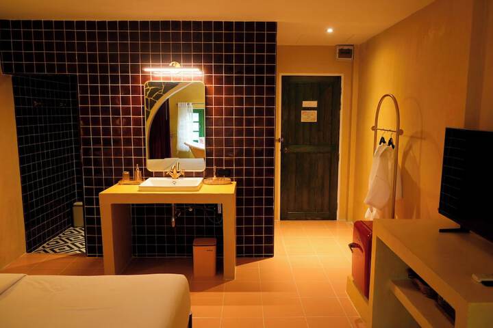 Room 28 of 175