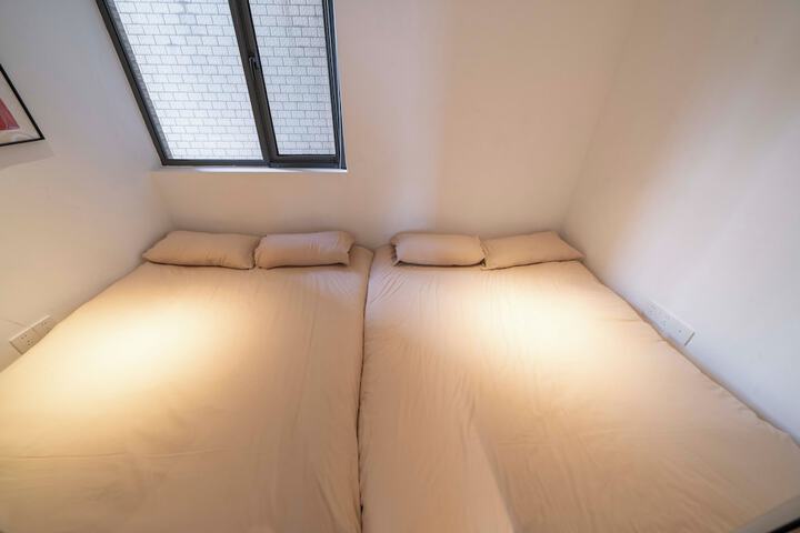 Room 5 of 16