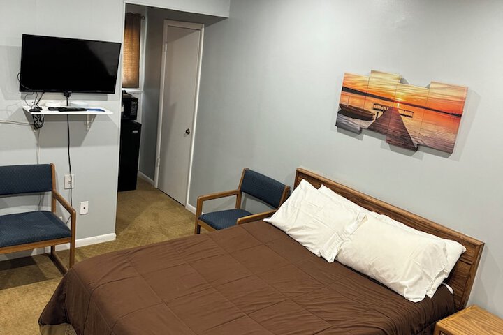 Room 4 of 12