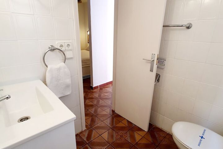 Room 15 of 103
