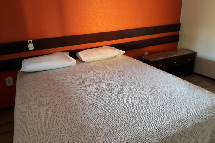 Room 6 of 80