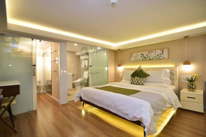 Room 6 of 48