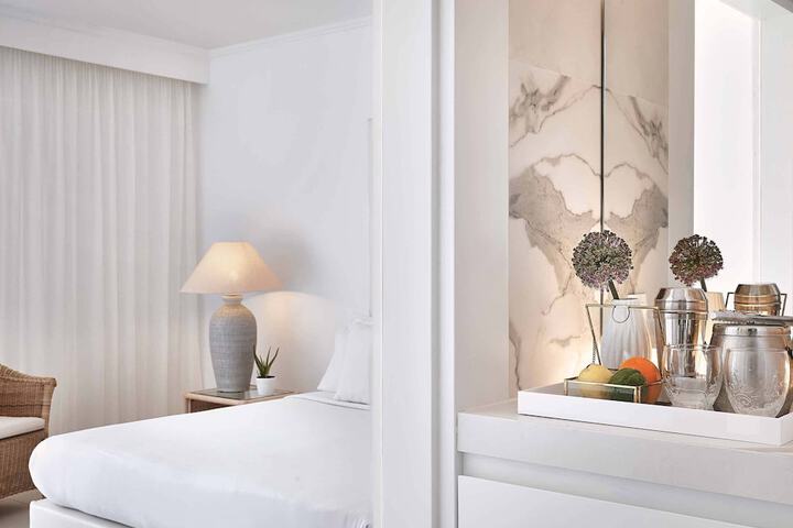Room 2 of 159