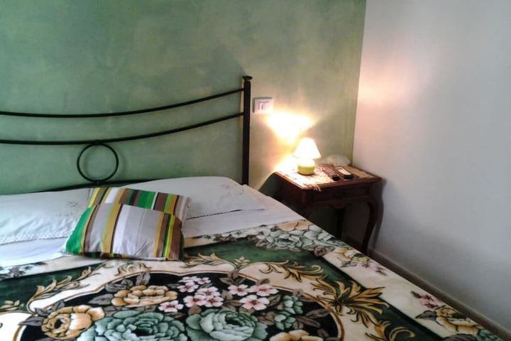 Room 9 of 38