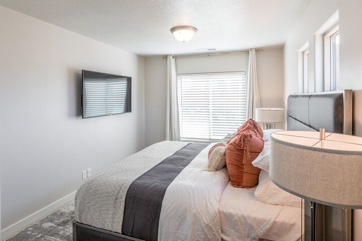 Room 6 of 37