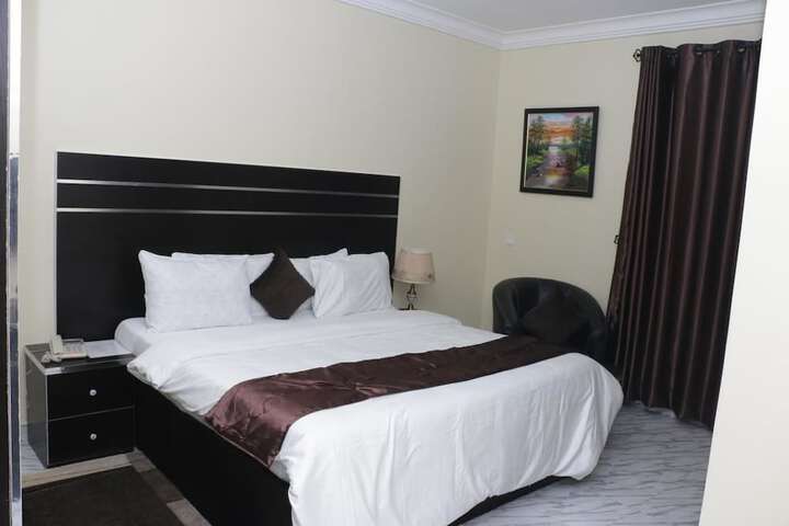 Room 8 of 20