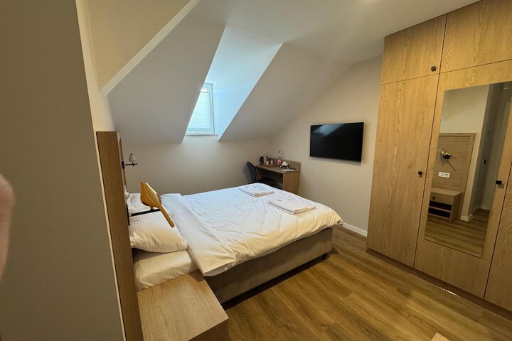 Room 9 of 70