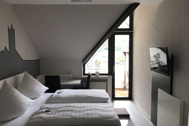 Room 12 of 82