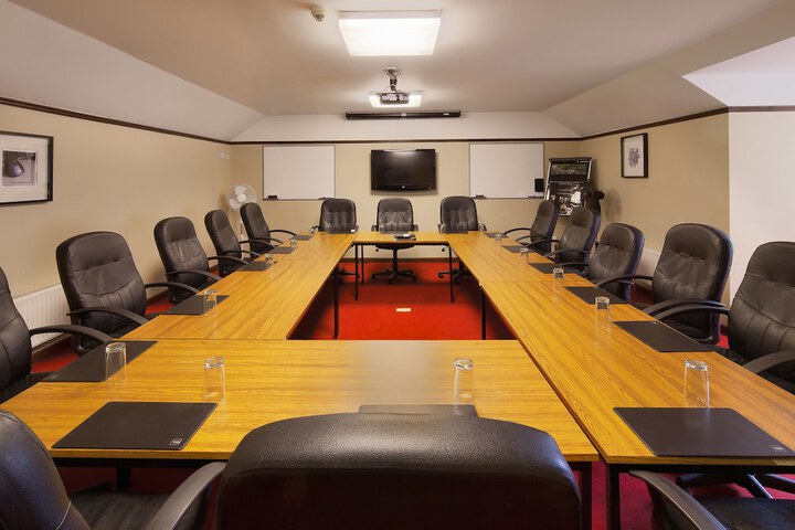 Business Center 89 of 106