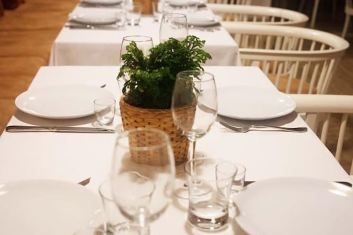 Dining 35 of 63