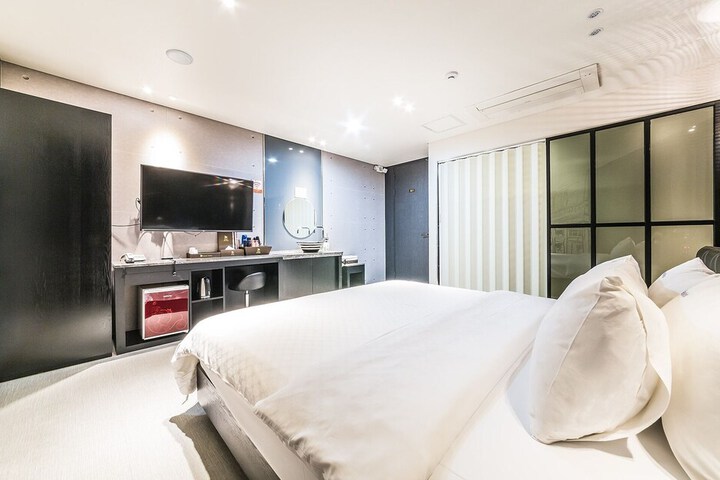 Room 12 of 49