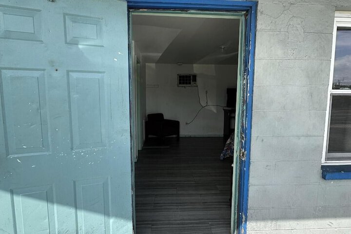 Room 7 of 16