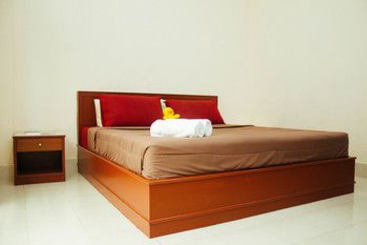 Room 11 of 28