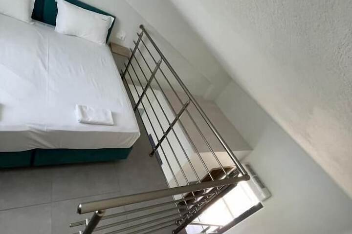 Room 2 of 17