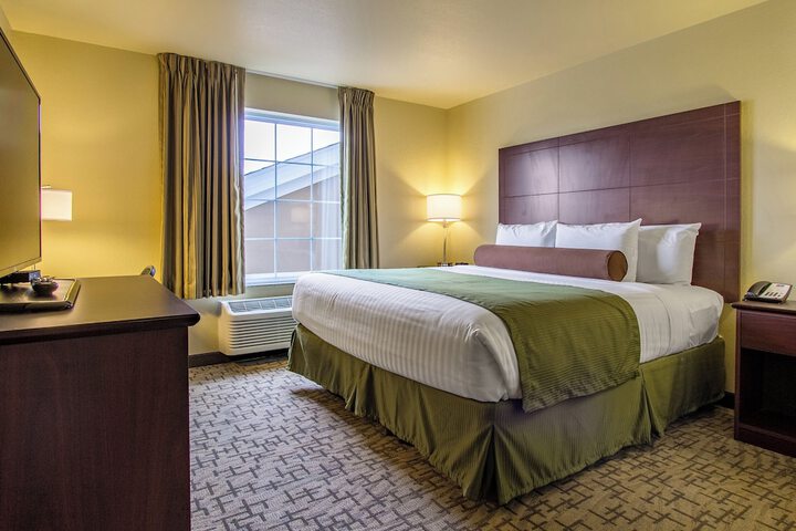 Double Accessible King Size Bed (5 of 10)