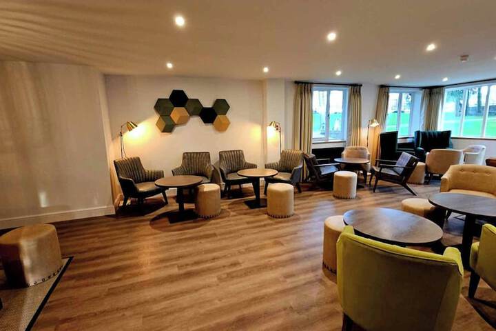 Lounge 123 of 153