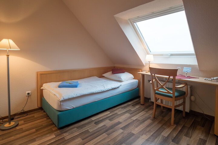 Room 4 of 34