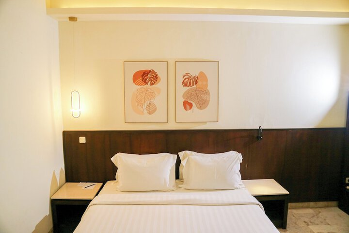 Room 28 of 142