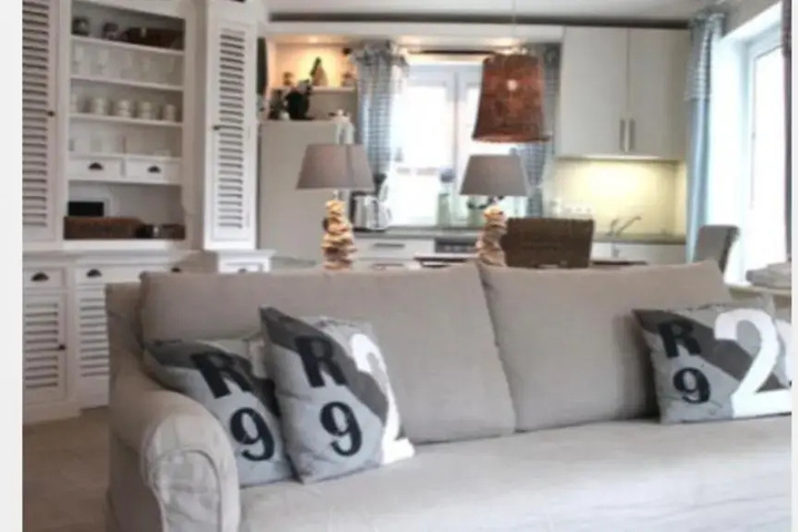 Room 4 of 9