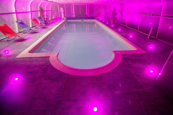 Pool 27 of 32