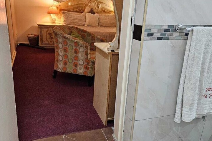 Room 28 of 158