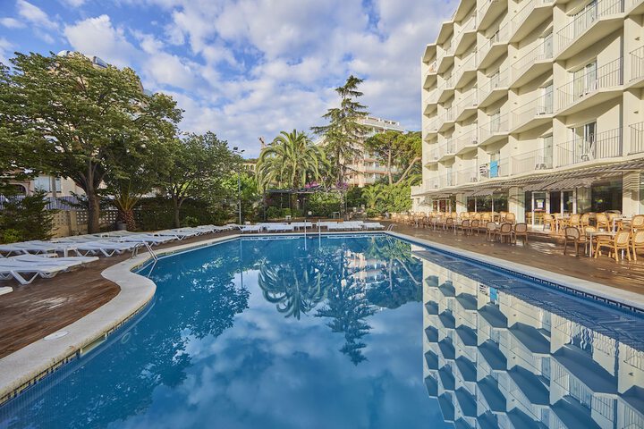 Hotel with Pool
