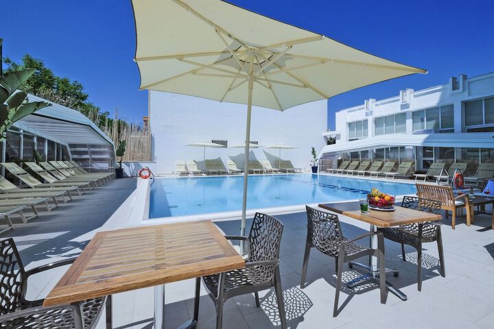 Pools & Facilities