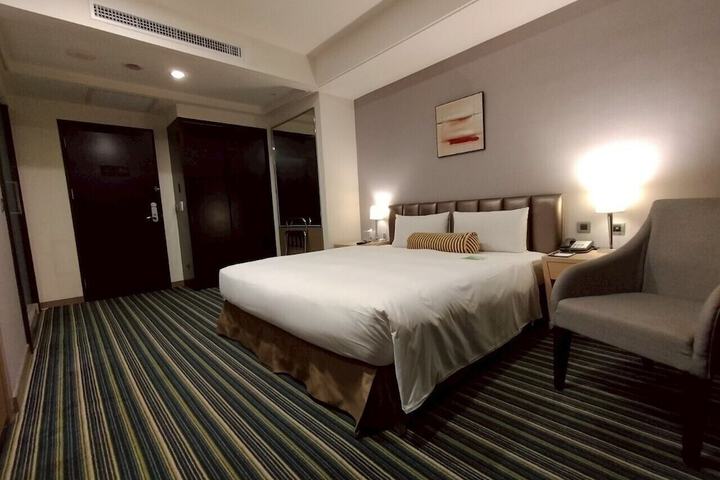 Room 53 of 88