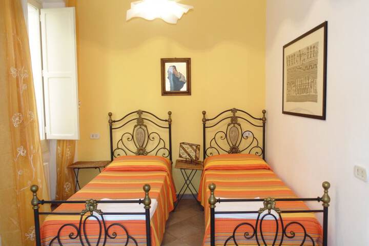 Room 43 of 46
