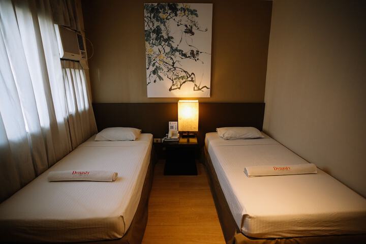 Room 53 of 158